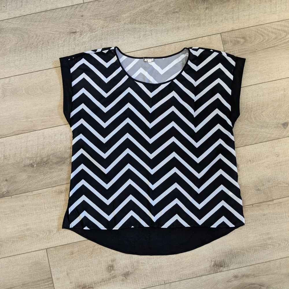 Women's Plus Size Black White Asymmetrical Short‎ Sleeve Blouse Top Sz 1X Retro